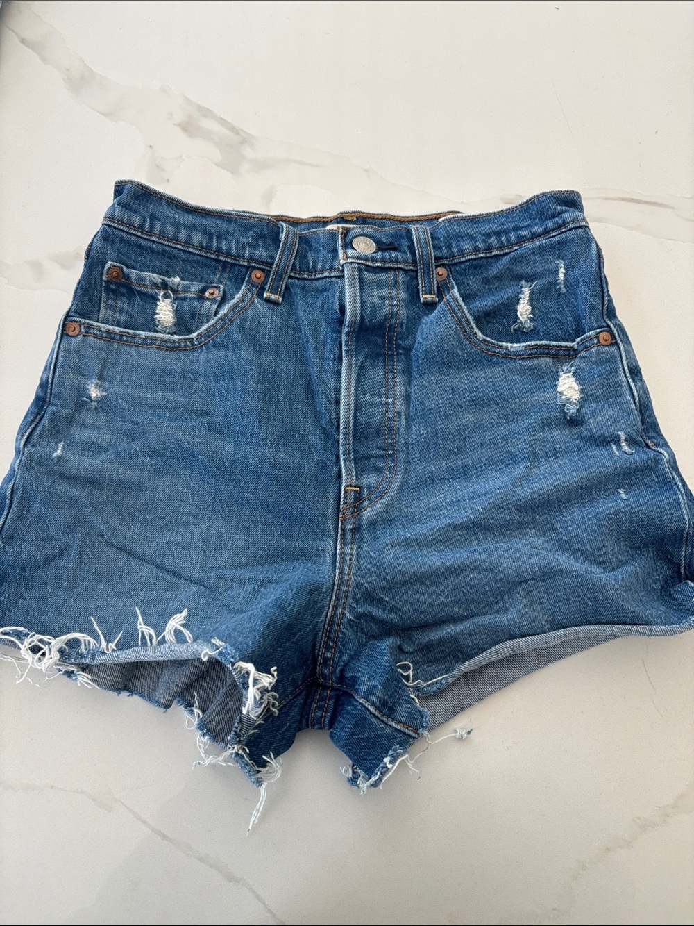 Levi’s Size 27 Dark Wash Distressed Ribcage Jean Shorts